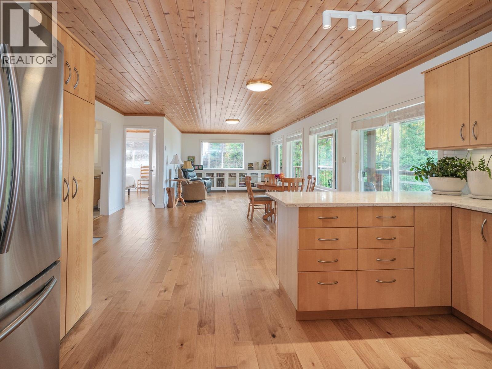 5301 Stamford Place, Sechelt, British Columbia  V7Z 0C2 - Photo 10 - R3172160