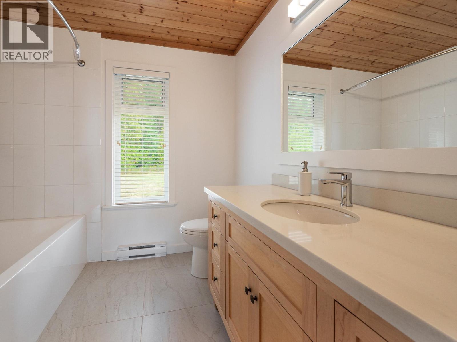 5301 Stamford Place, Sechelt, British Columbia  V7Z 0C2 - Photo 15 - R3172160