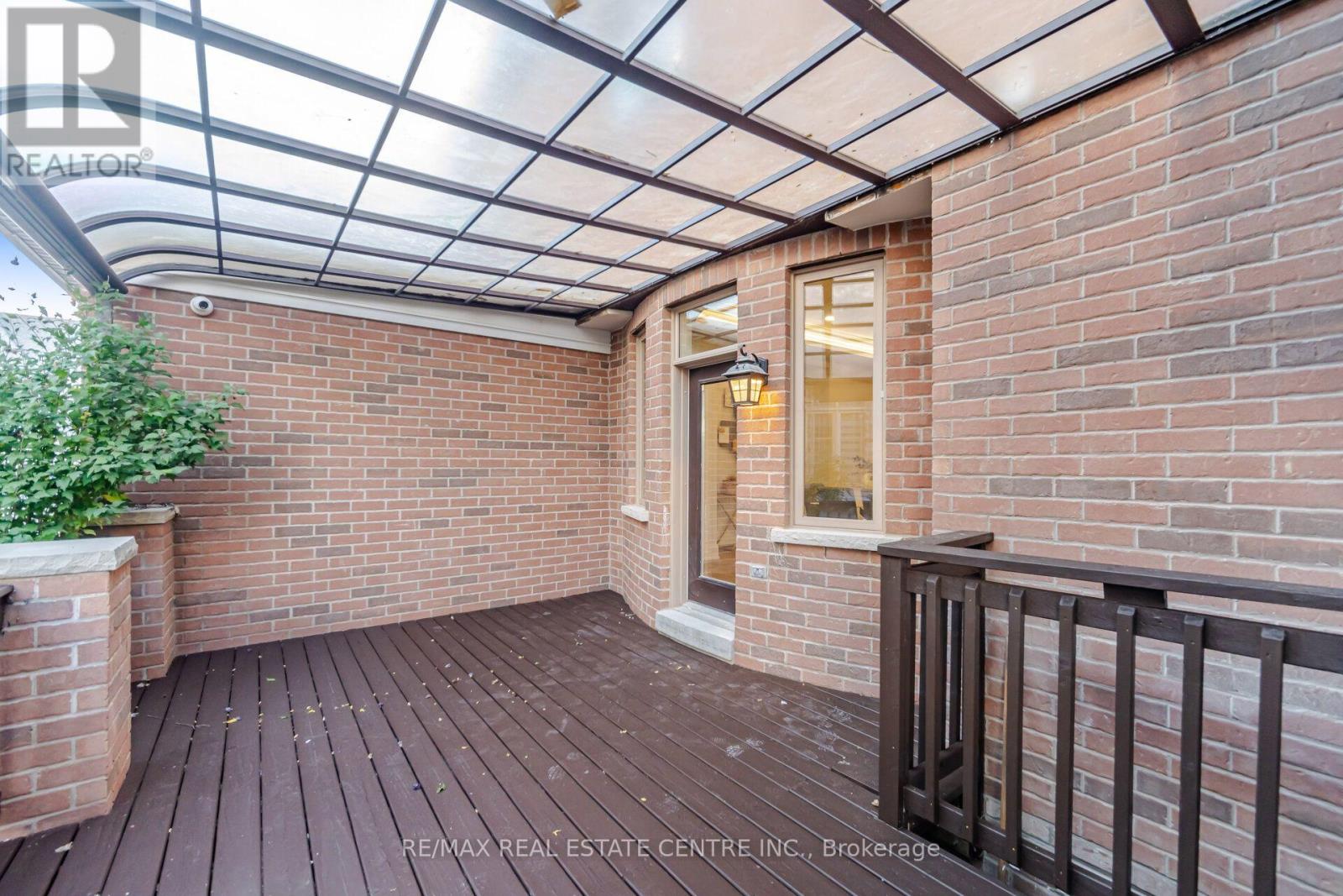 4 Calstock Place, Brampton, Ontario  L6X 0X3 - Photo 7 - W13886684