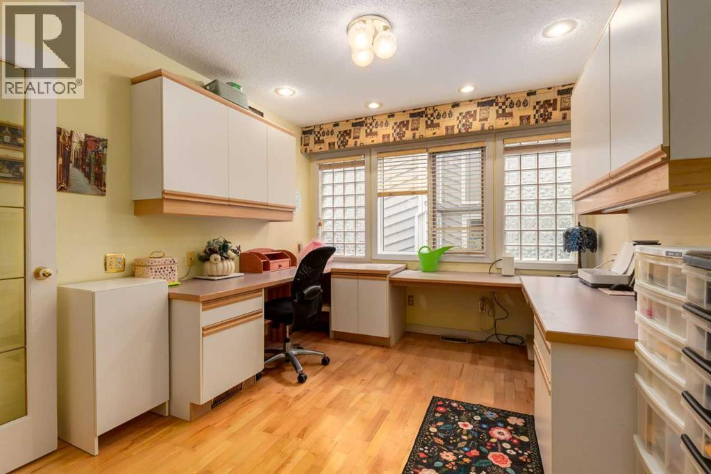 660 Coach Grove Road SW, Calgary, Alberta  T3H 1C6 - Photo 12 - A2339456