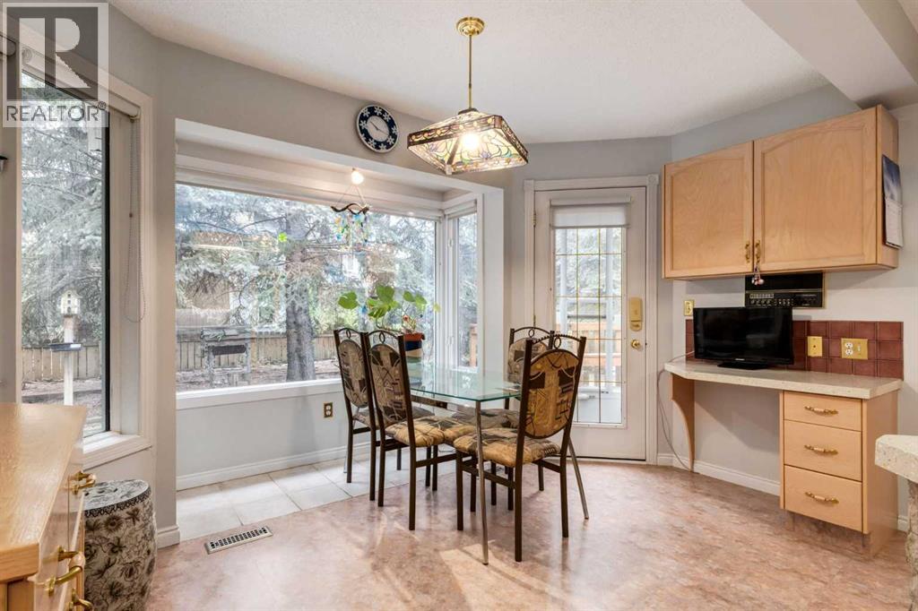 660 Coach Grove Road SW, Calgary, Alberta  T3H 1C6 - Photo 19 - A2339456