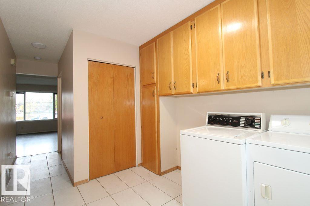 11393 22 AV NW