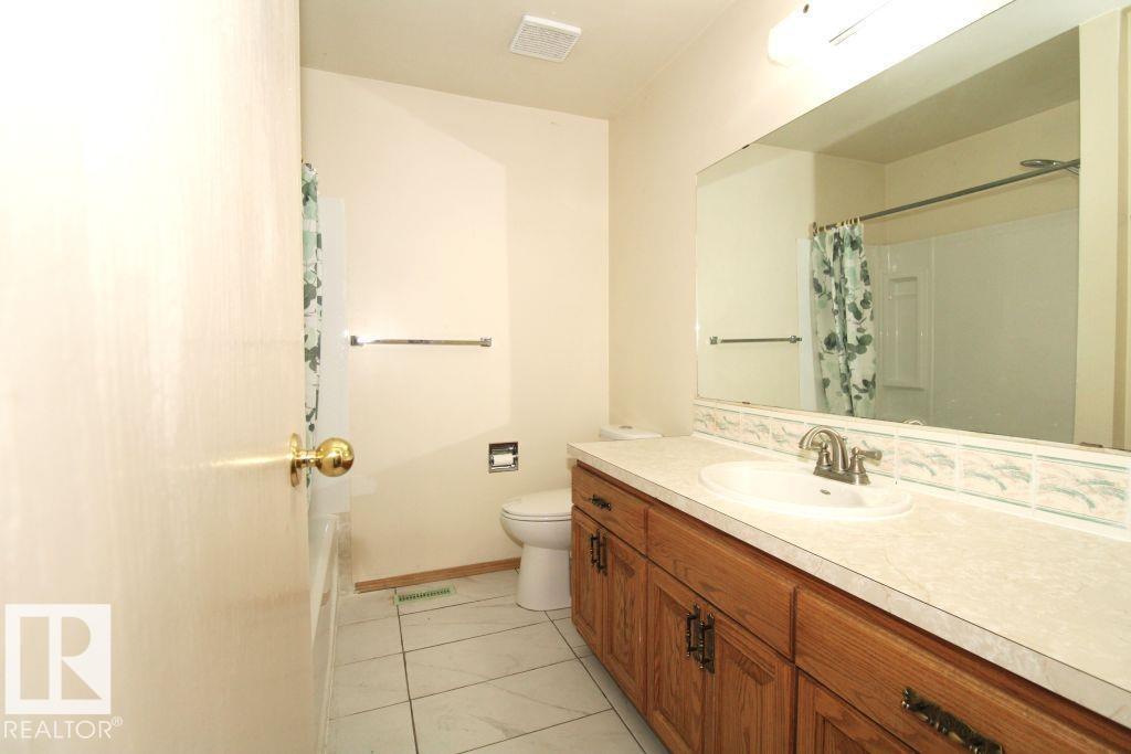11393 22 AV NW
