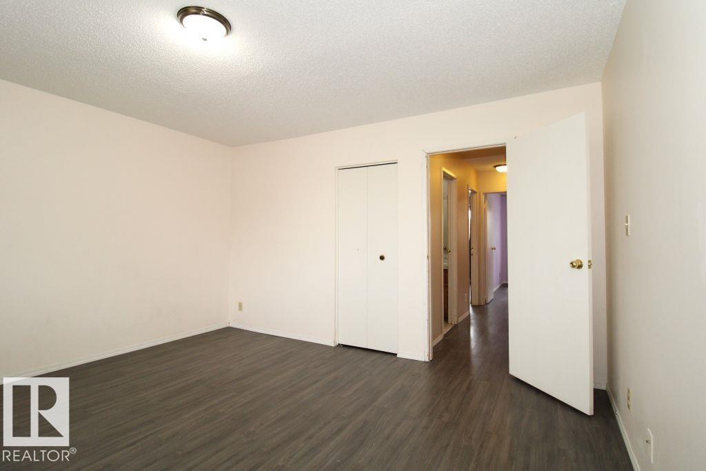 11393 22 AV NW