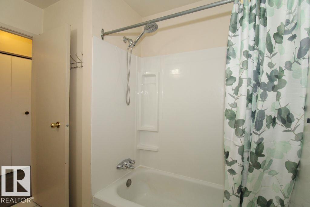 11393 22 AV NW