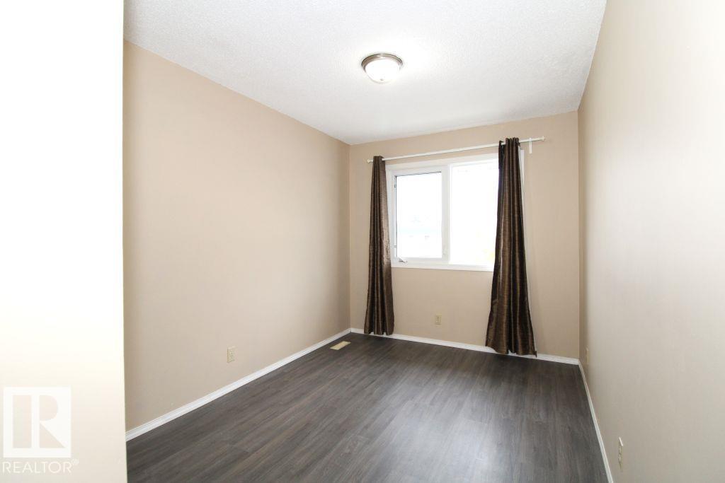 11393 22 AV NW