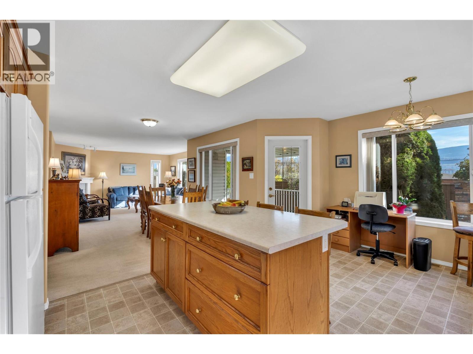 546 Redwing Drive, Penticton, British Columbia  V2A 8N7 - Photo 8 - 10403235