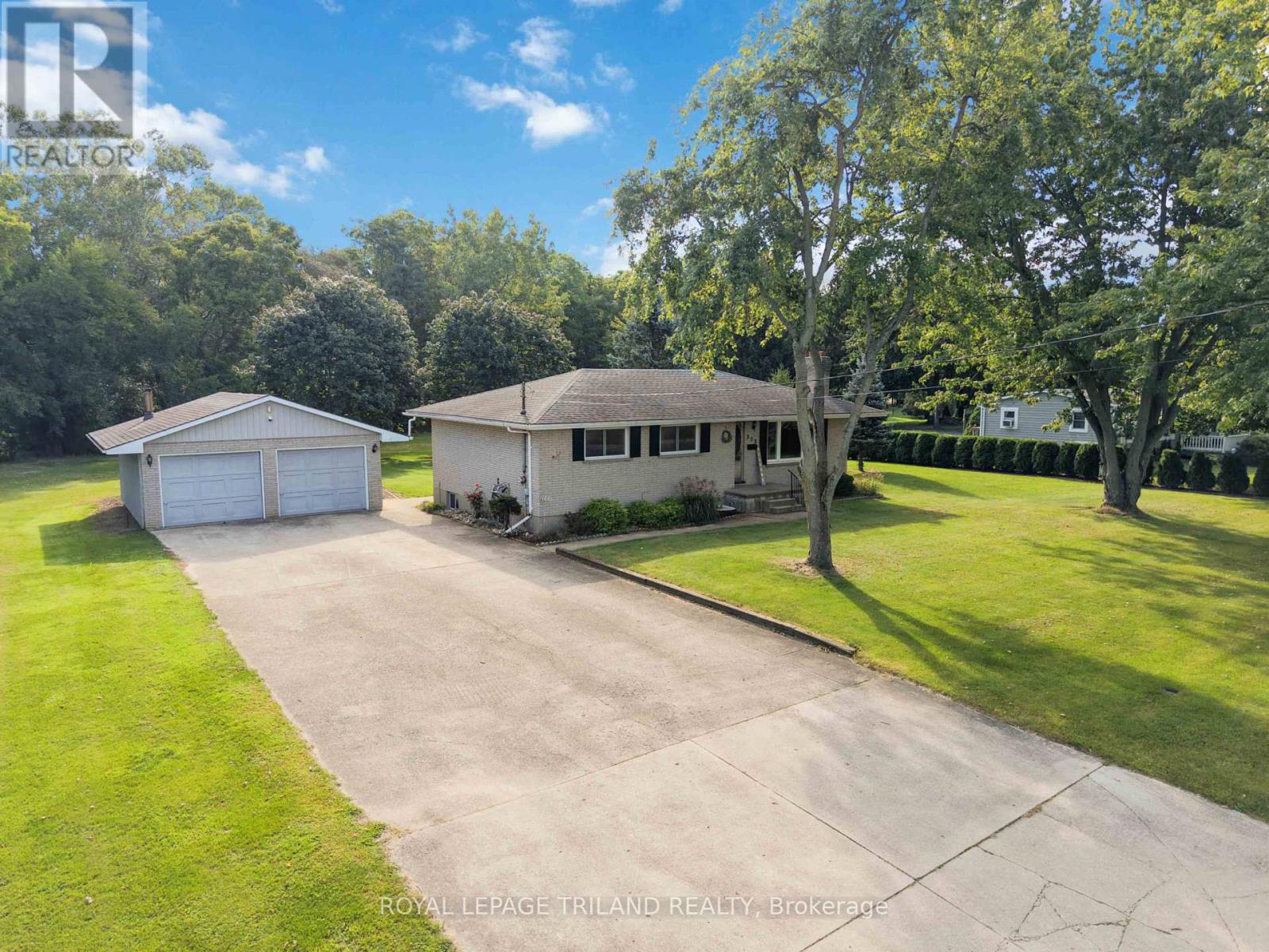 $575,000272 Richmond Street, North Middlesex, Ontario