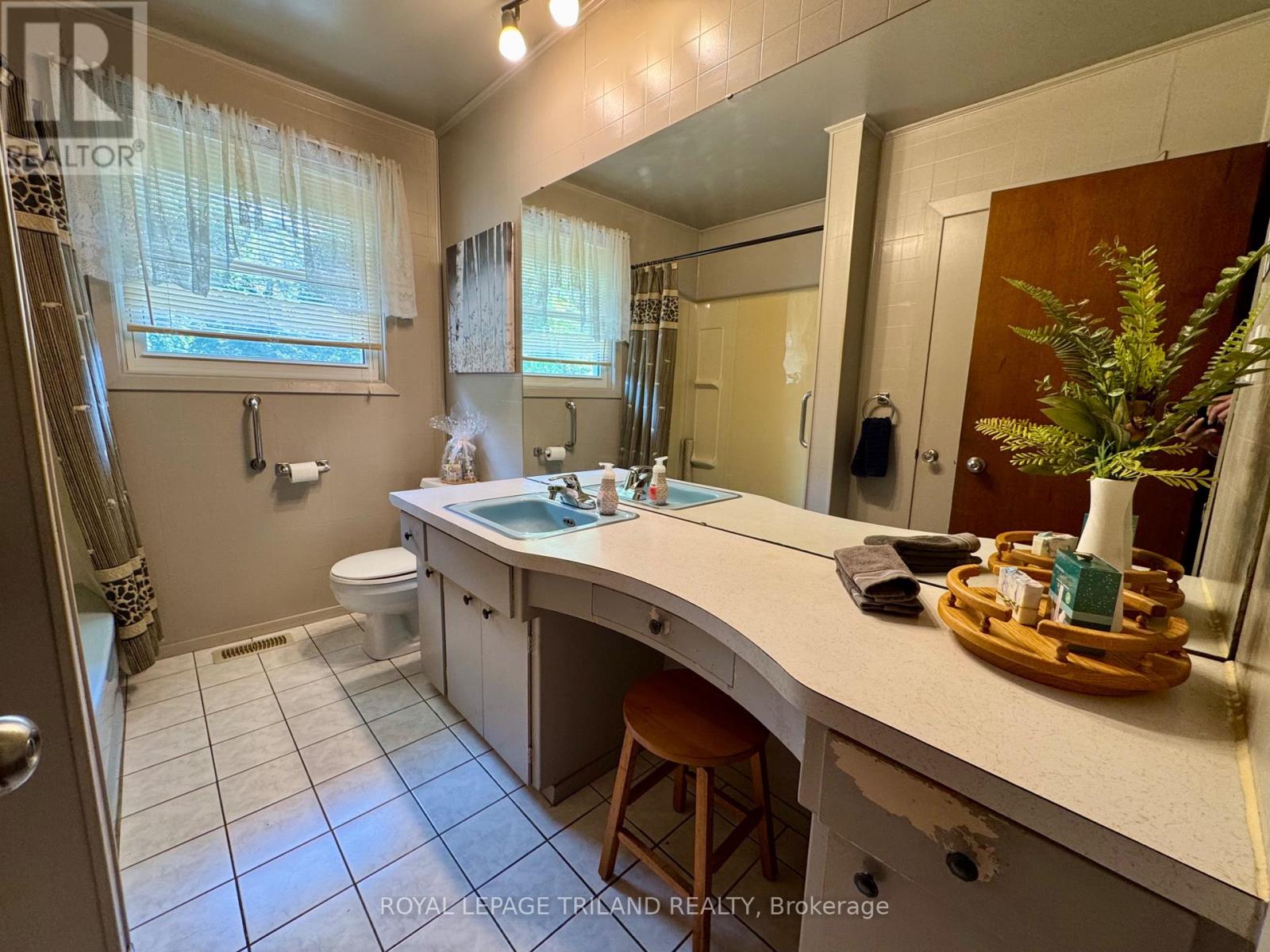 272 Richmond Street, North Middlesex, Ontario N0M 2K0 - Photo 18 - X13886746