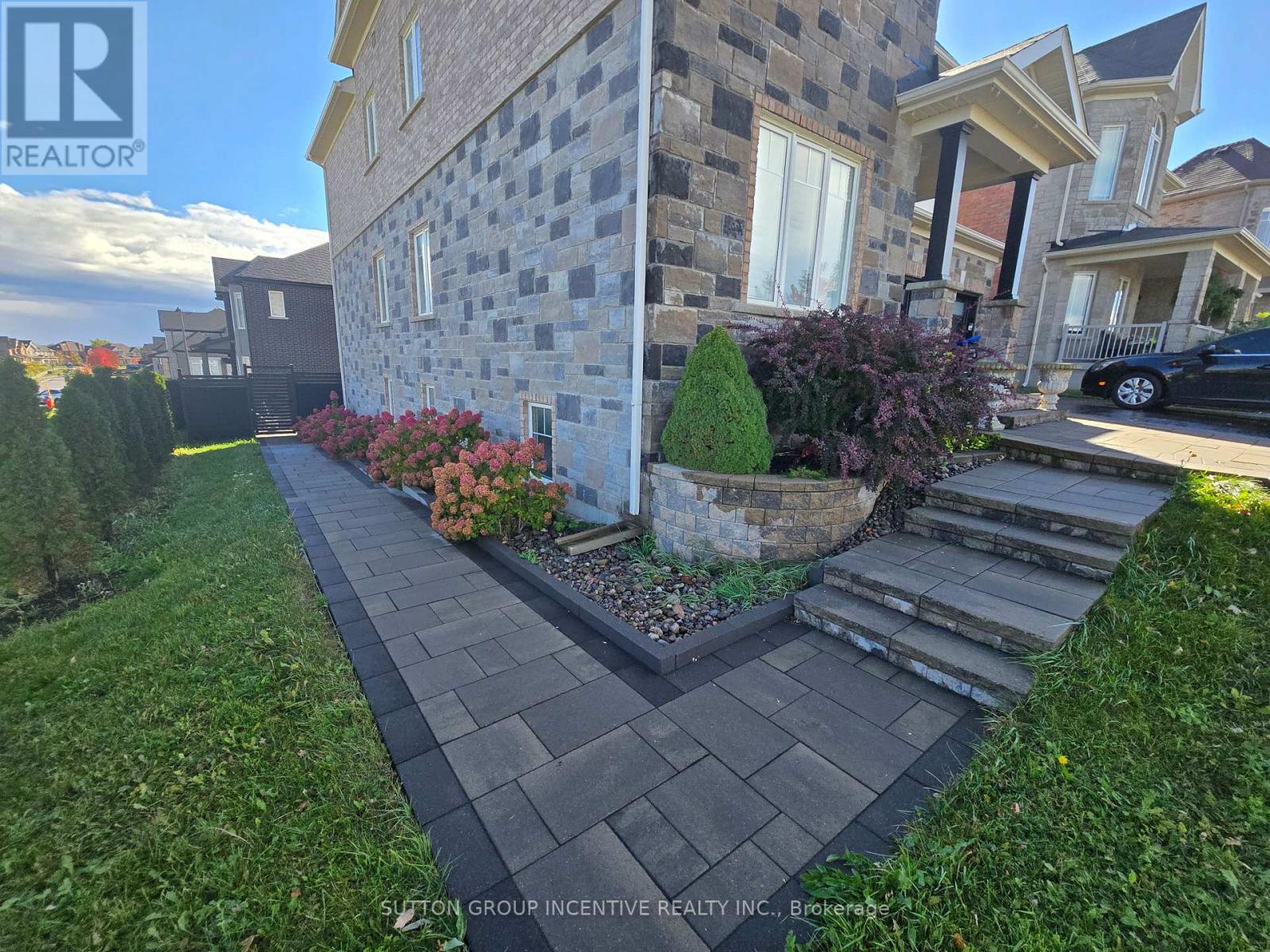 1415 Lormel Gate Avenue, Innisfil, Ontario  L0L 1W0 - Photo 2 - N13886758