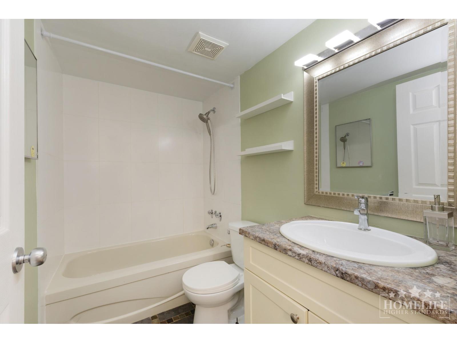 114 10644 151a Street, Surrey, British Columbia  V3R 8R3 - Photo 11 - R3174477