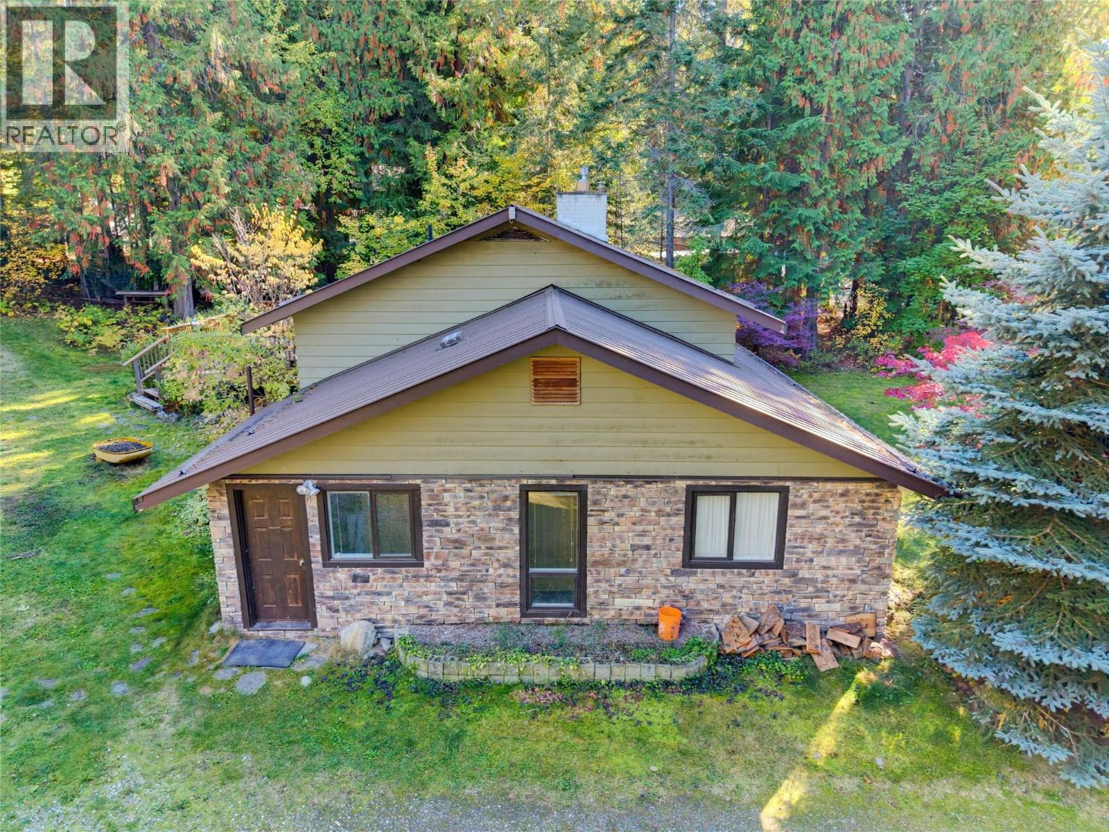 9020 Hummingbird Drive, Swansea Point, British Columbia  V0E 2K2 - Photo 4 - 10402995