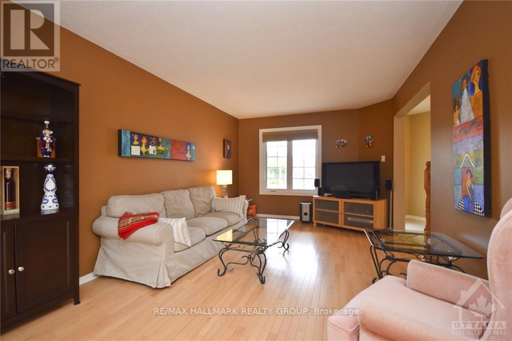 417 Pauline Charron Place, Ottawa, Ontario  K1L 8L4 - Photo 4 - X13888712