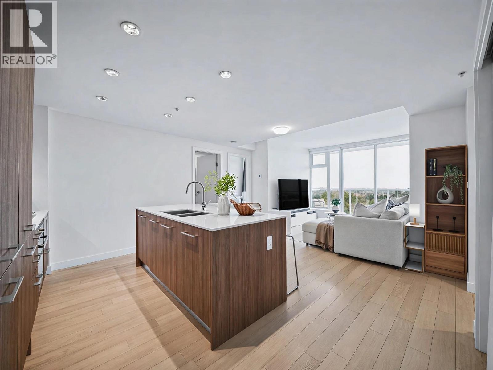 1005 4638 GLADSTONE STREET, vancouver, British Columbia