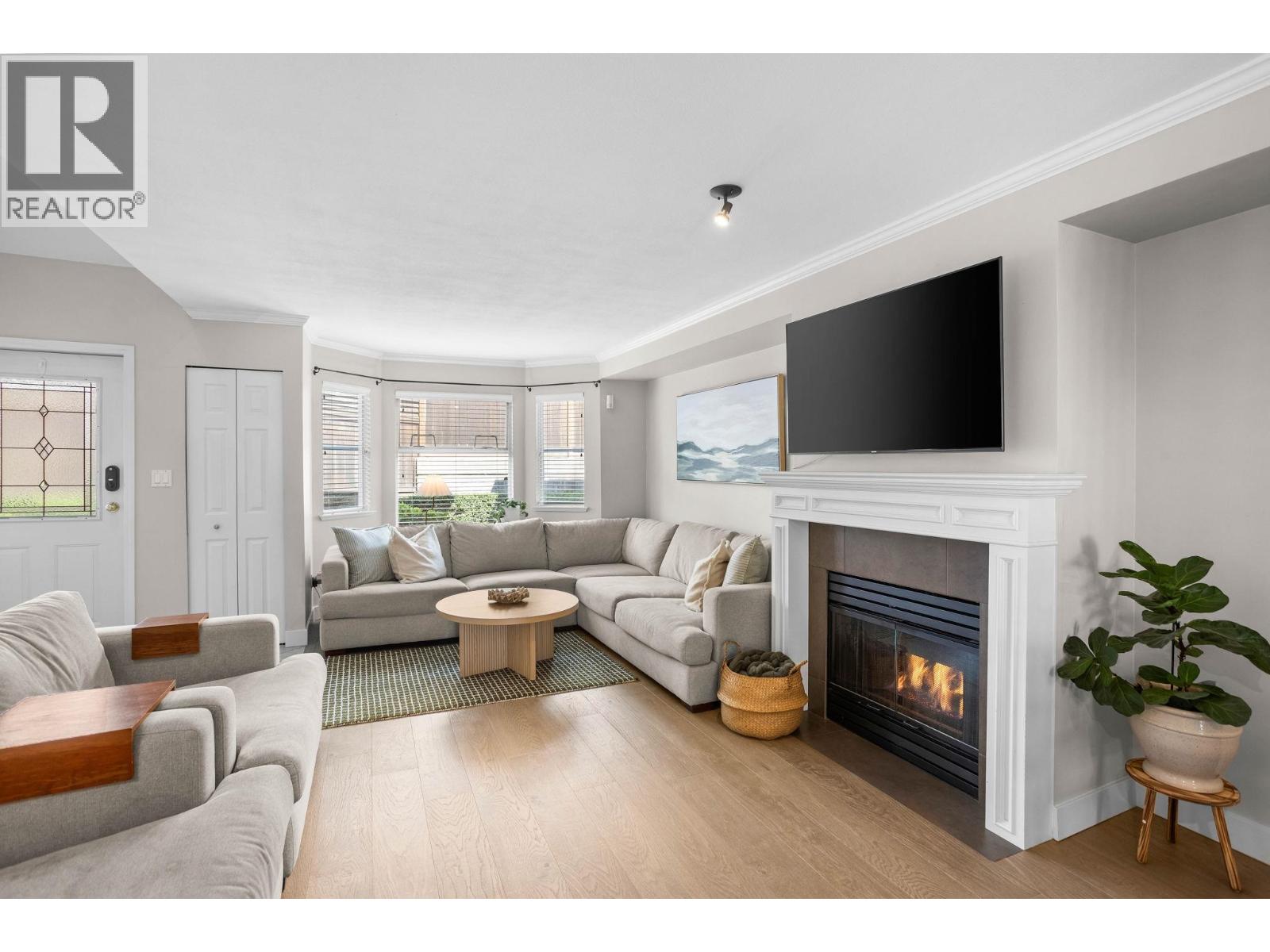 7 245 E 5TH STREET, north vancouver, British Columbia