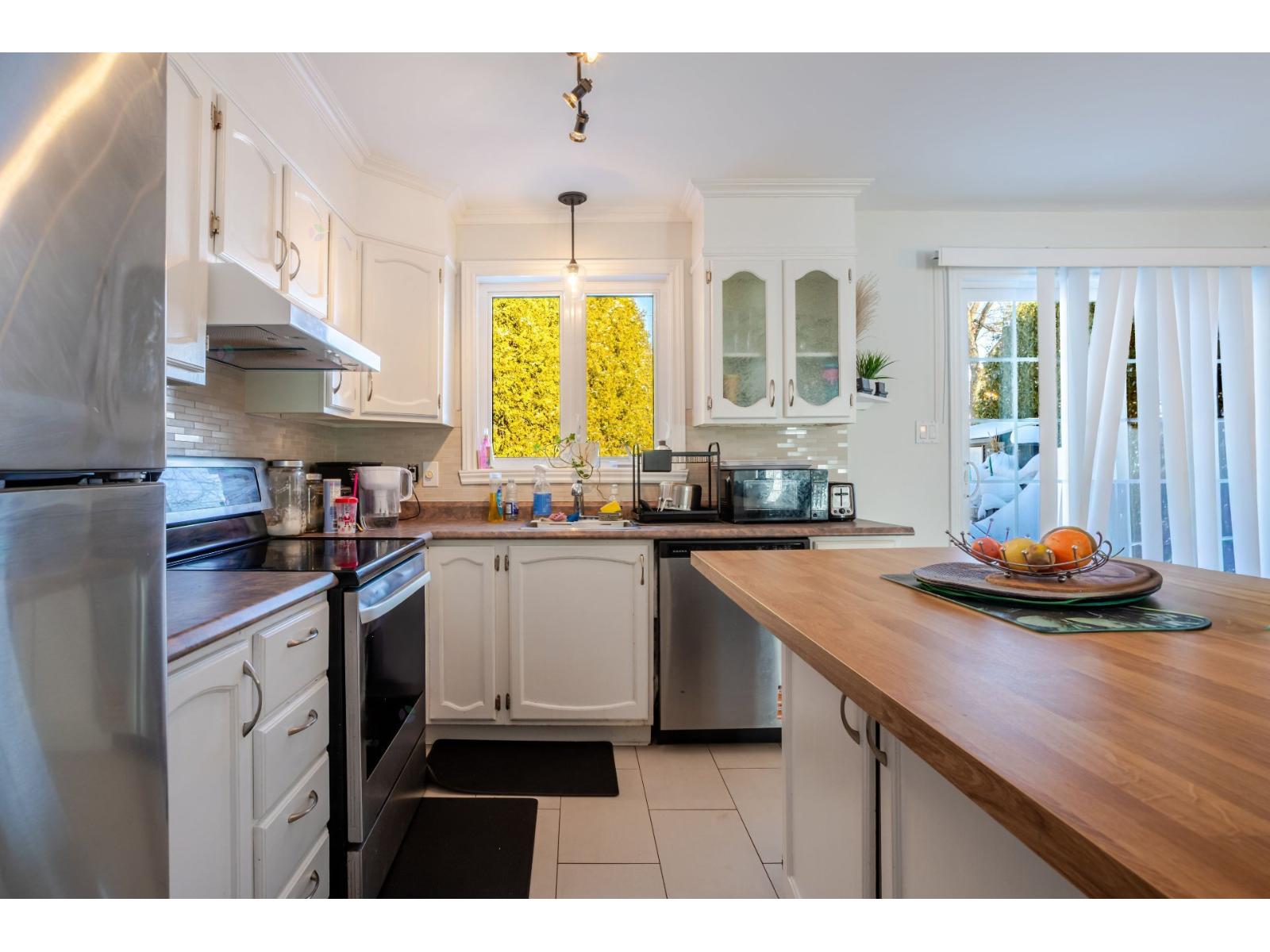 29 Rue Lafrance E. Saint-Basile-le-Grand Quebec Canada J6N1L5 5