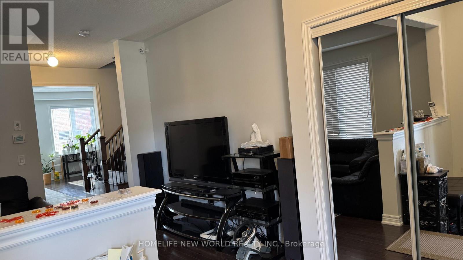 15 Grove End Way, Brampton, Ontario  L6R 4A2 - Photo 3 - W13881548