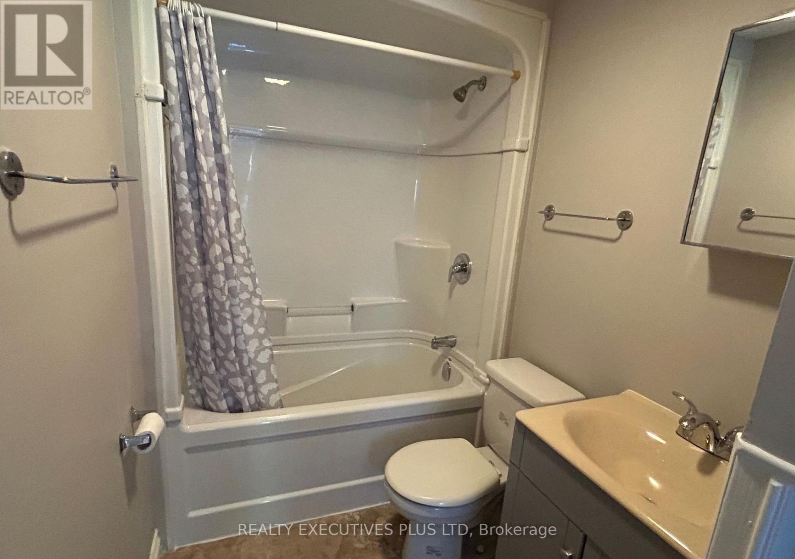 840-842 Worthington Street E, North Bay, Ontario  P1B 1J4 - Photo 12 - X13897060