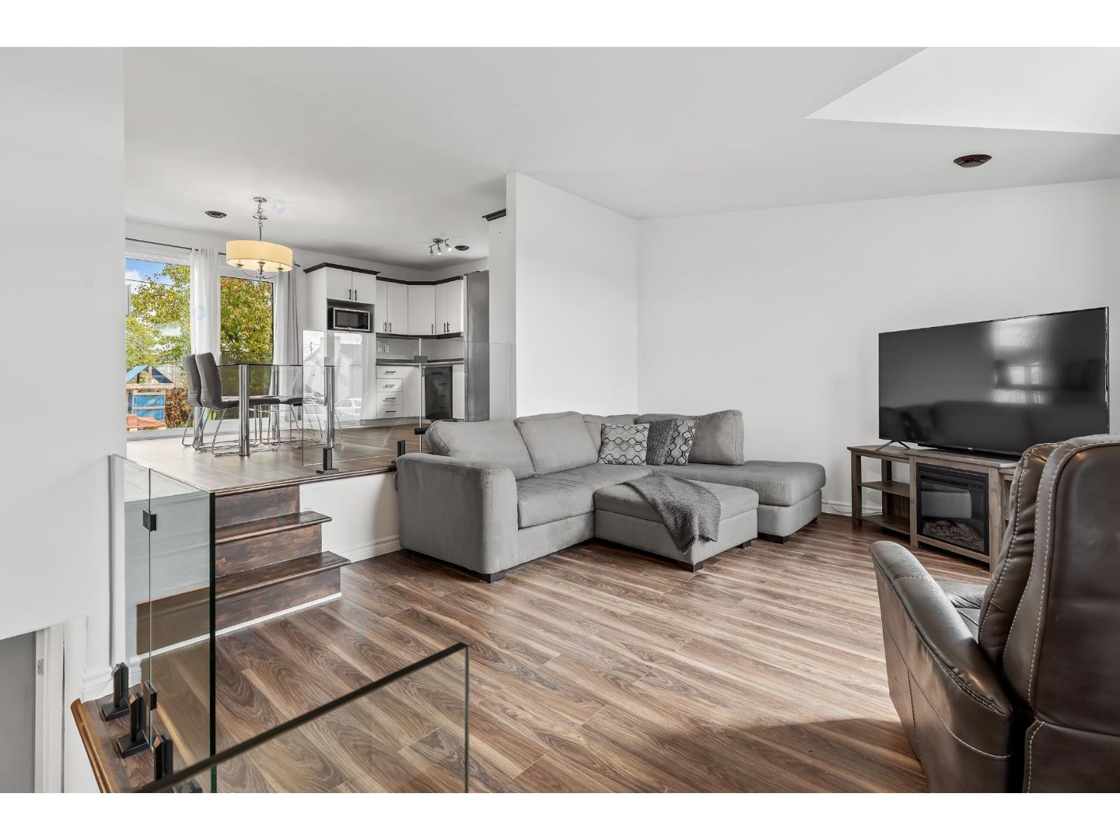 305 Rue de la Lyre L'Épiphanie Quebec Canada J5X4C1 2