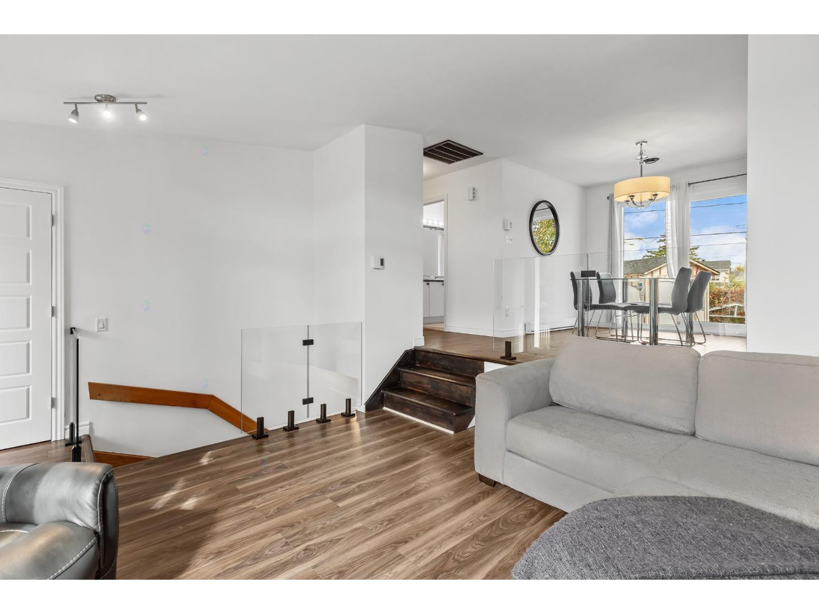 305 Rue de la Lyre L'Épiphanie Quebec Canada J5X4C1 5