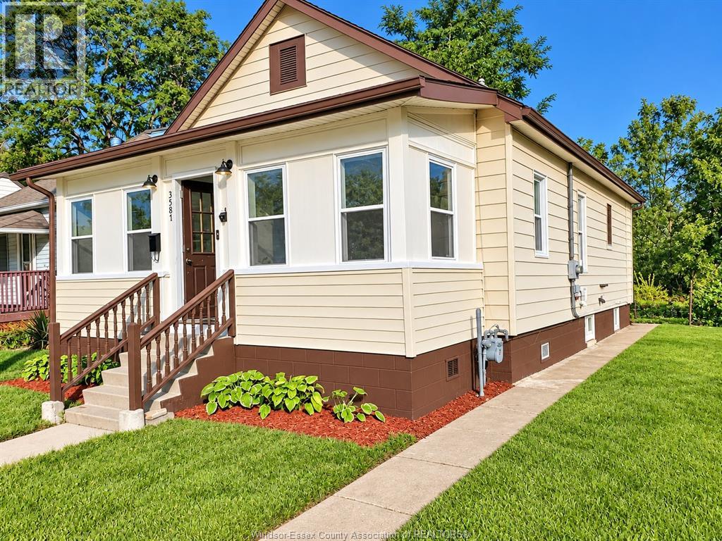 3587 Bloomfield, Windsor, Ontario  N9C 1R8 - Photo 2 - 26023624
