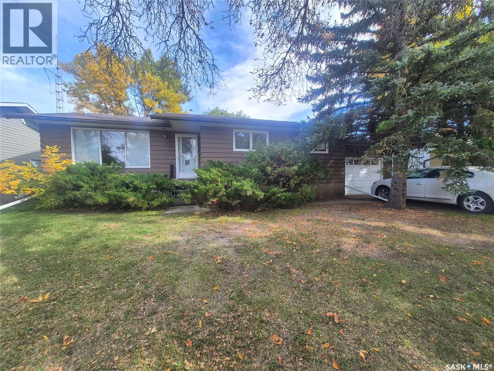 209 Baldwin Street, Ogema, Saskatchewan  S0C 1Y0 - Photo 1 - SK050917