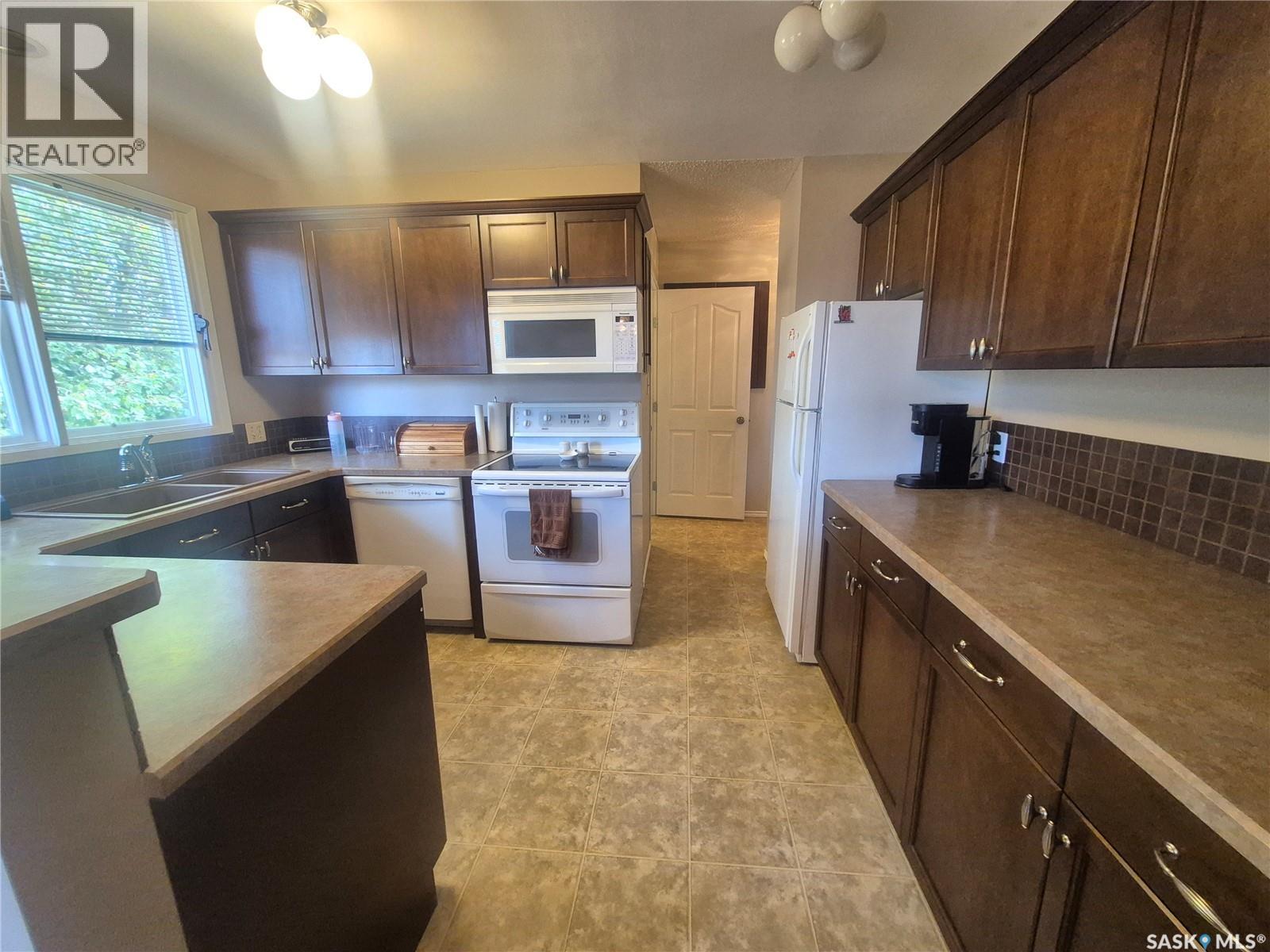 209 Baldwin Street, Ogema, Saskatchewan  S0C 1Y0 - Photo 6 - SK050917