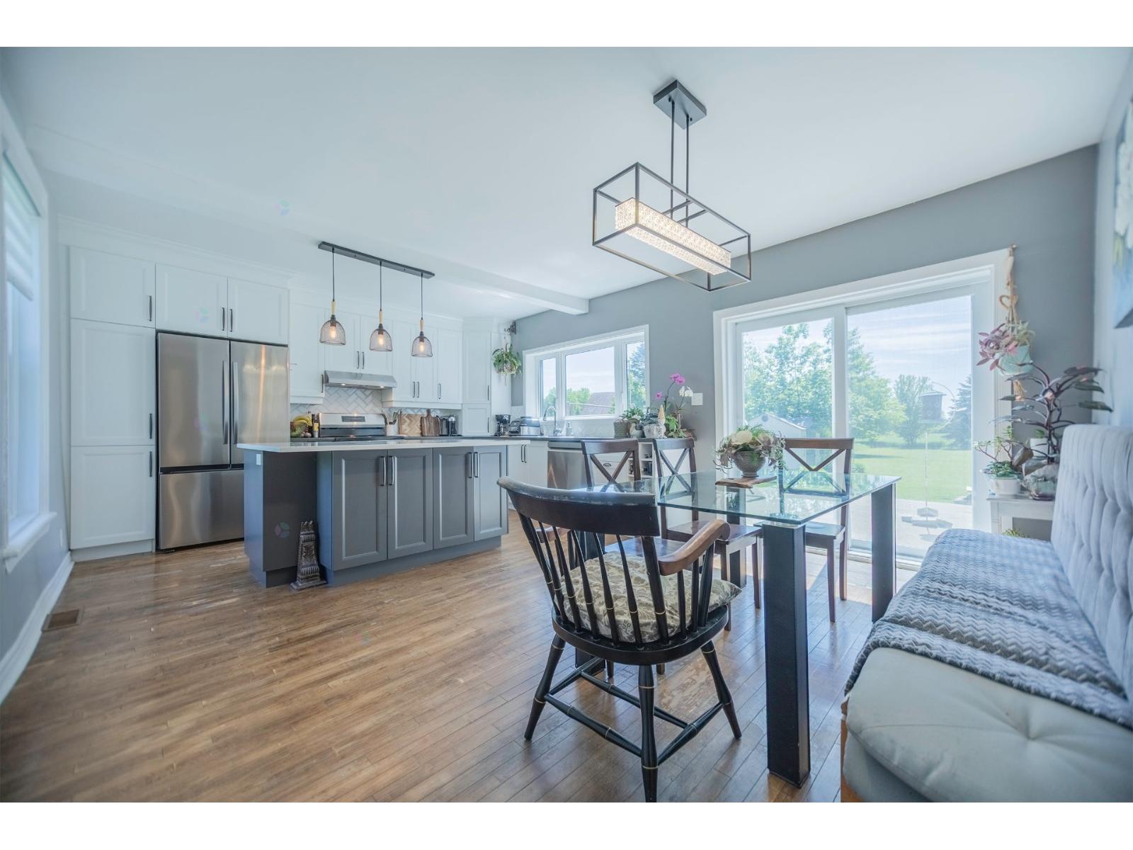 304 Rue de la Rive Sainte-Anne-de-Sorel Quebec Canada J3P1K4 3