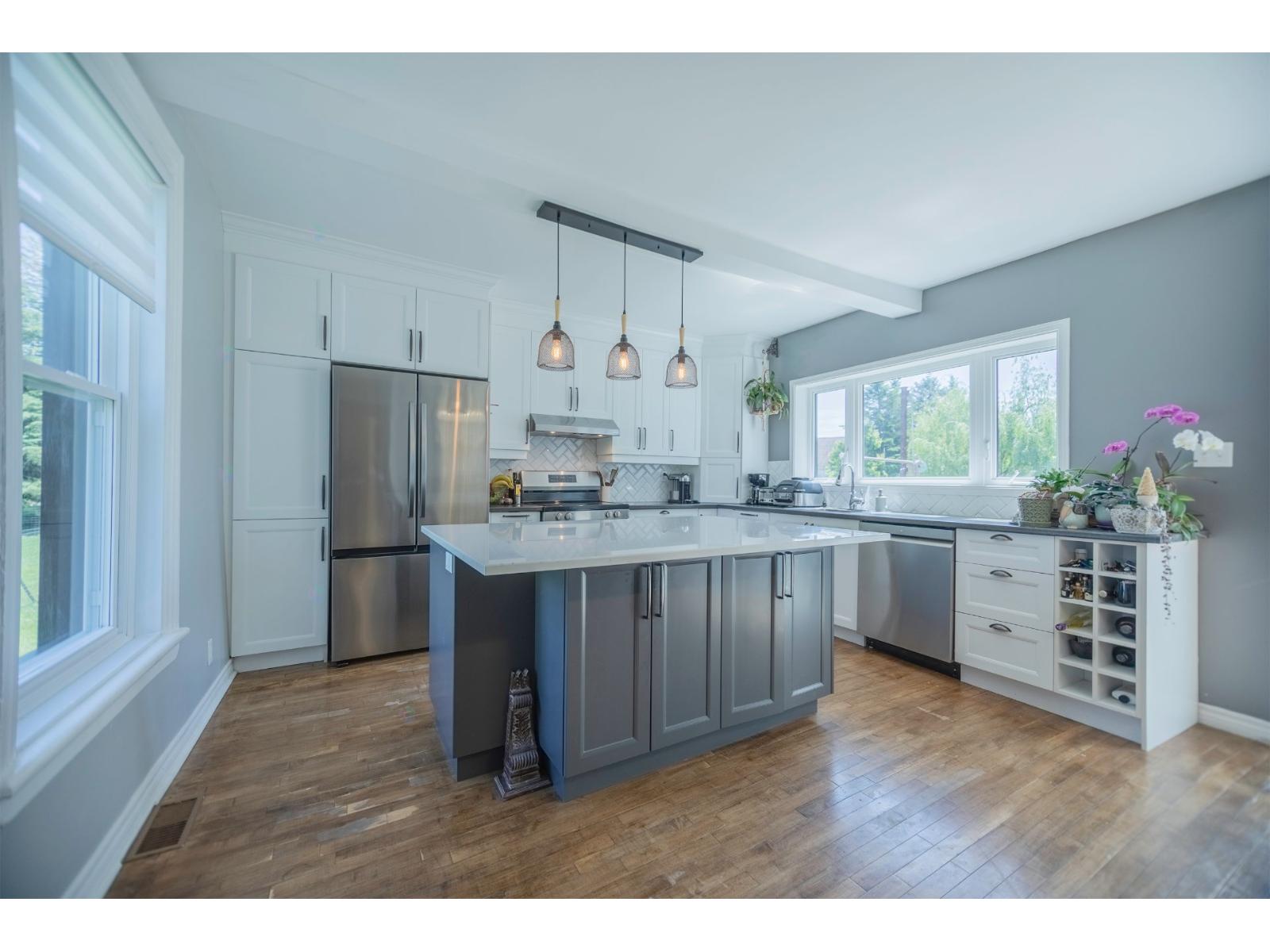 304 Rue de la Rive Sainte-Anne-de-Sorel Quebec Canada J3P1K4 4