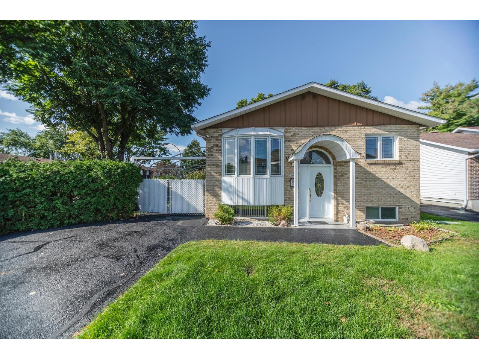 1066 Rue Montgomery Longueuil (Saint-Hubert) Quebec Canada J4T3P8 2