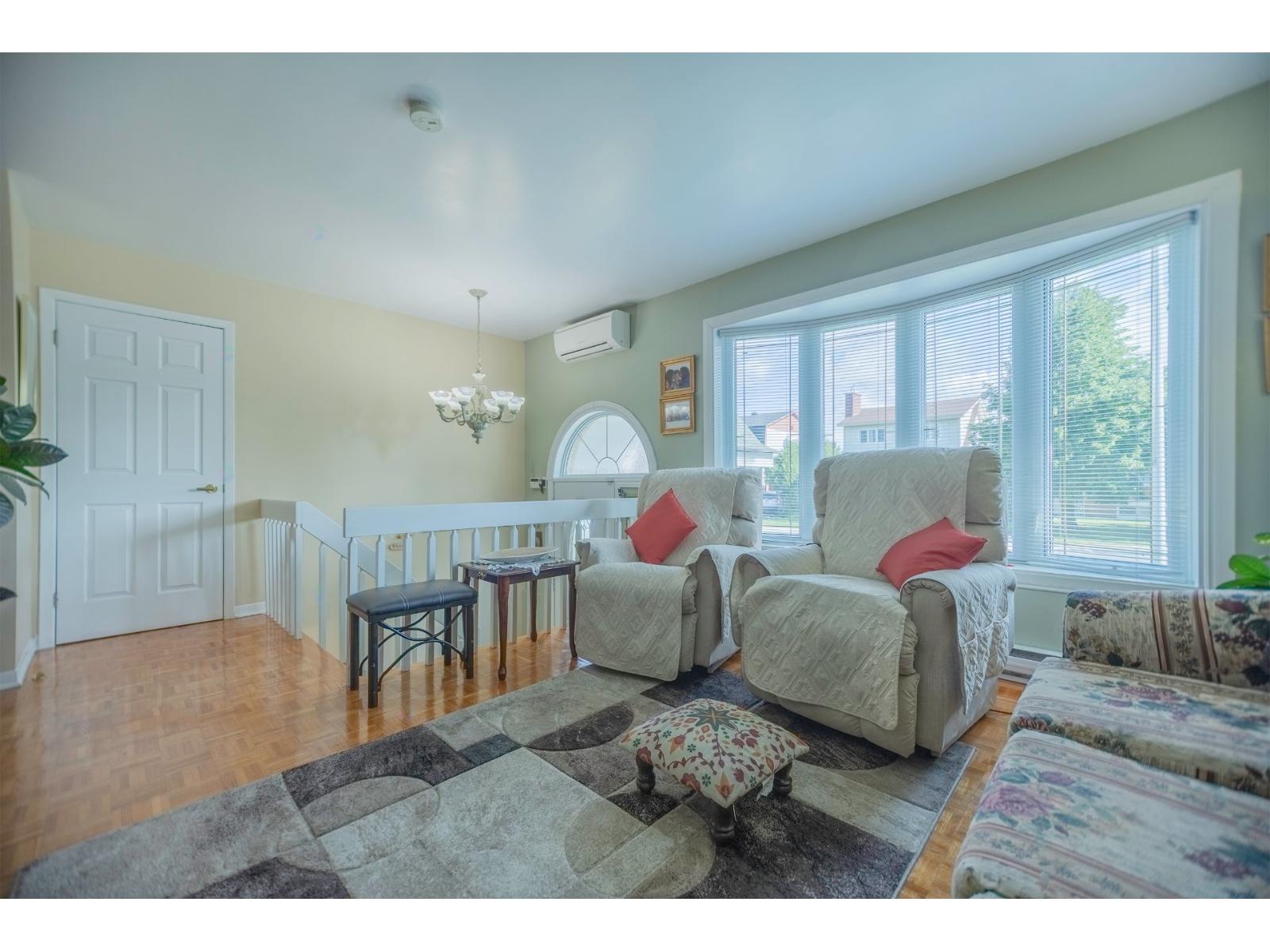 1066 Rue Montgomery Longueuil (Saint-Hubert) Quebec Canada J4T3P8 5