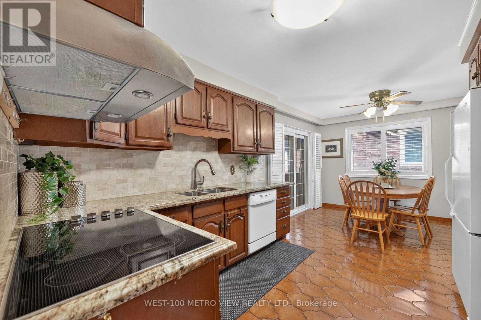 3411 Pinesmoke Crescent, Mississauga, Ontario  L4Y 3L4 - Photo 11 - W13910256