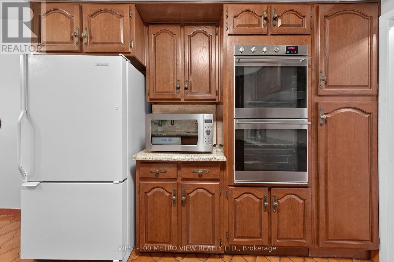 3411 Pinesmoke Crescent, Mississauga, Ontario  L4Y 3L4 - Photo 12 - W13910256