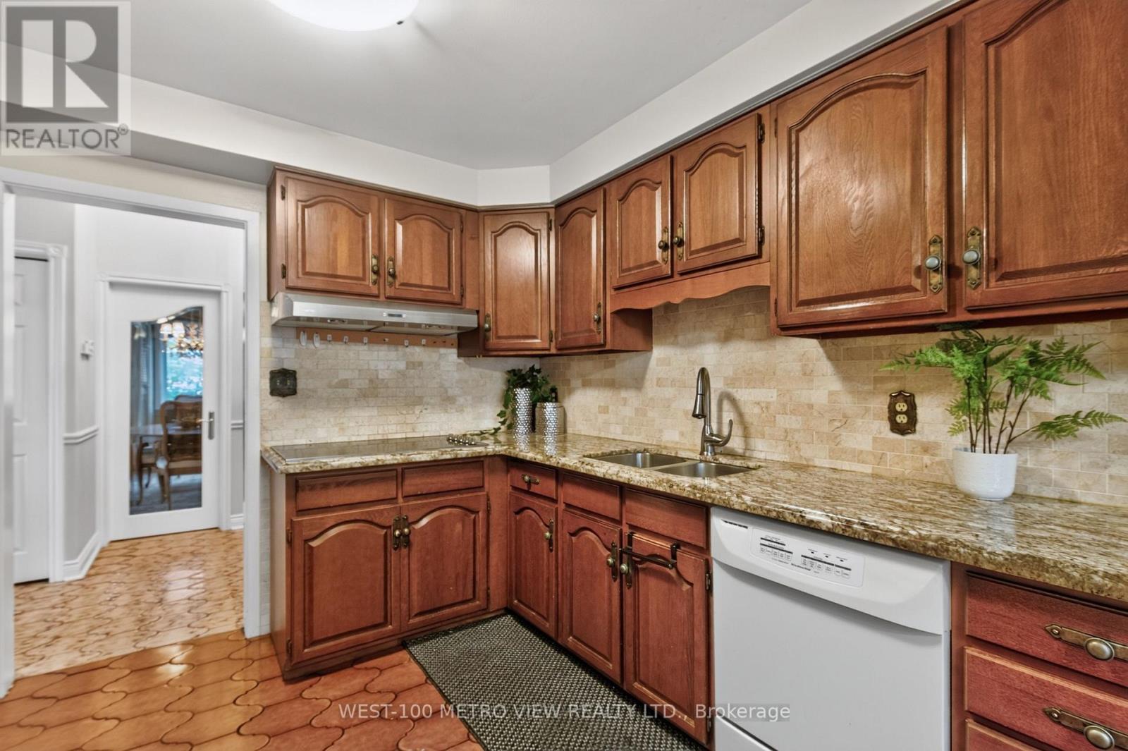 3411 Pinesmoke Crescent, Mississauga, Ontario  L4Y 3L4 - Photo 13 - W13910256