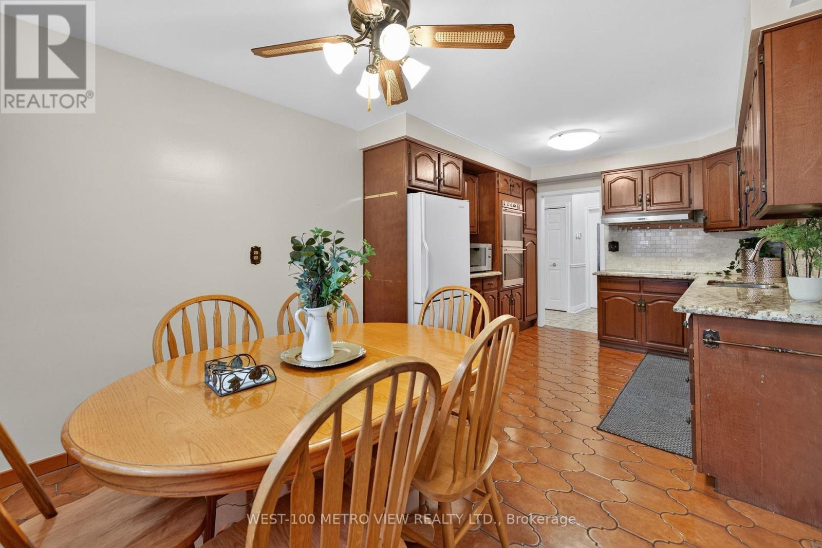 3411 Pinesmoke Crescent, Mississauga, Ontario  L4Y 3L4 - Photo 14 - W13910256