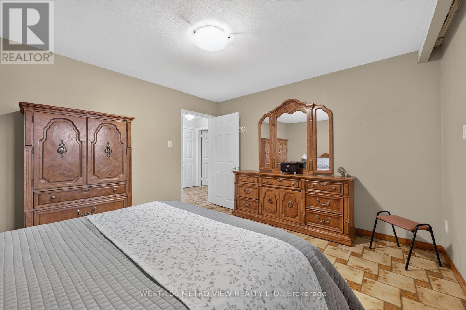3411 Pinesmoke Crescent, Mississauga, Ontario  L4Y 3L4 - Photo 22 - W13910256