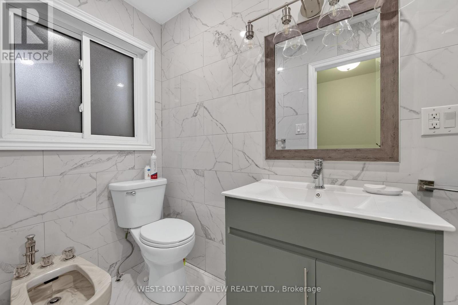 3411 Pinesmoke Crescent, Mississauga, Ontario  L4Y 3L4 - Photo 25 - W13910256