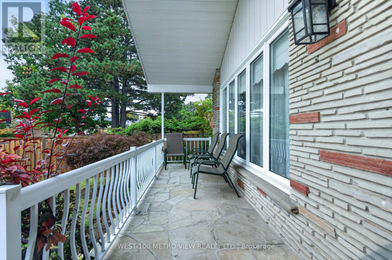 3411 Pinesmoke Crescent, Mississauga, Ontario  L4Y 3L4 - Photo 3 - W13910256