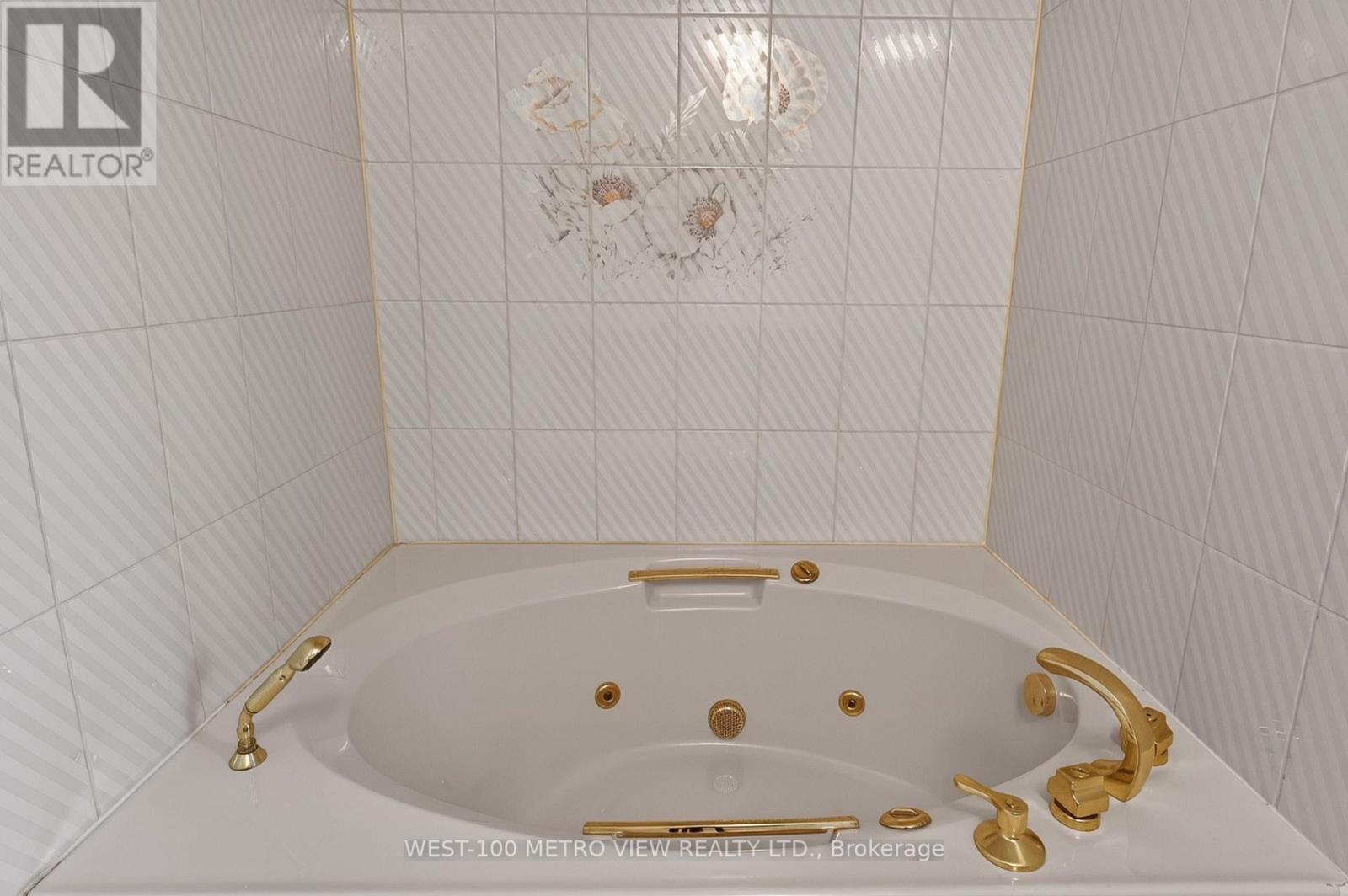 3411 Pinesmoke Crescent, Mississauga, Ontario  L4Y 3L4 - Photo 32 - W13910256