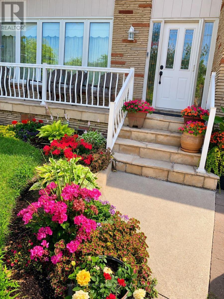 3411 Pinesmoke Crescent, Mississauga, Ontario  L4Y 3L4 - Photo 5 - W13910256