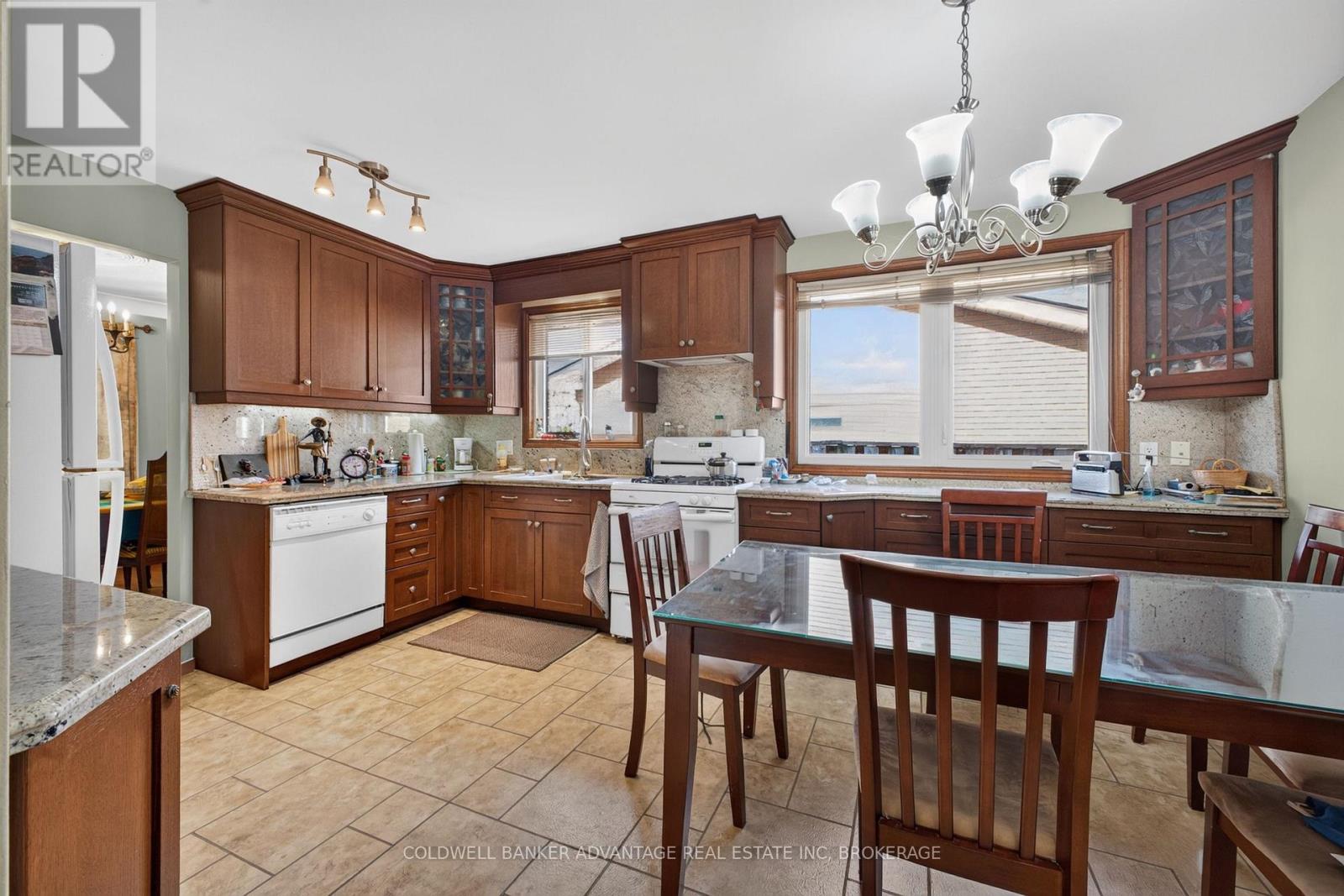 28 Glenpark Court, Welland, Ontario  L3C 6J9 - Photo 5 - X13912064