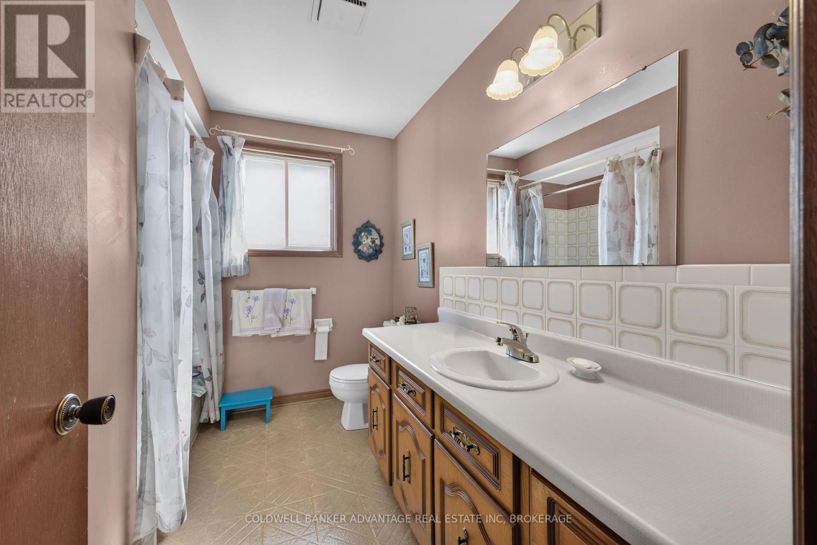 28 Glenpark Court, Welland, Ontario  L3C 6J9 - Photo 9 - X13912064
