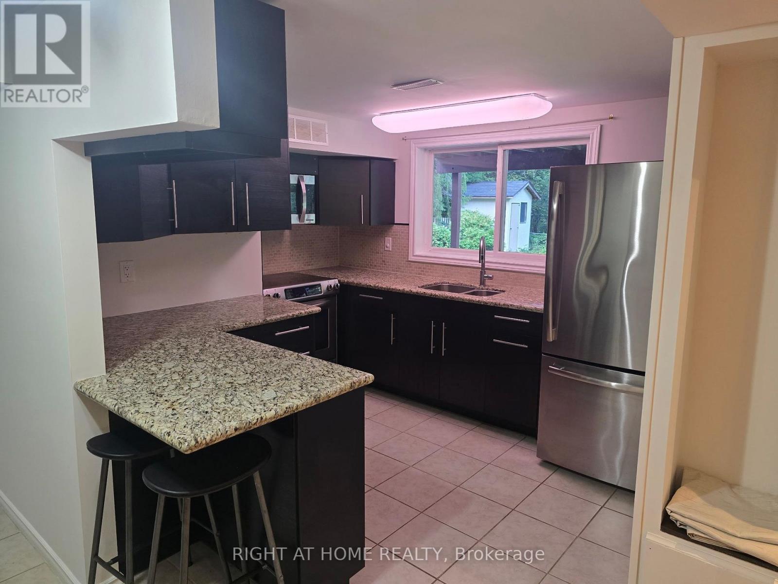 20 Lippincott Court, Richmond Hill, Ontario  L4C 7M4 - Photo 11 - N13763822