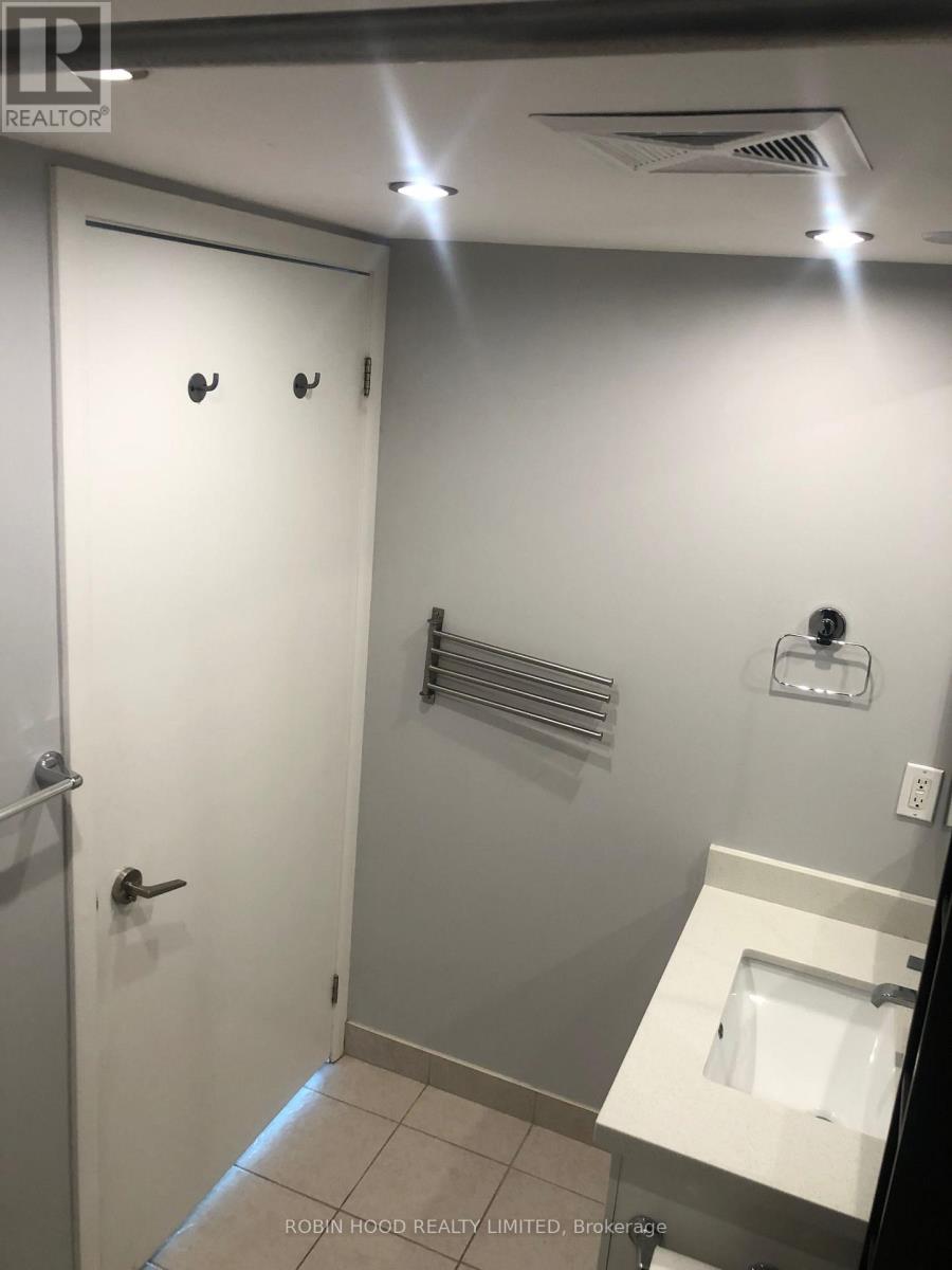 1601 - 215 Fort York Boulevard, Toronto, Ontario  M5V 4A2 - Photo 12 - C13913442
