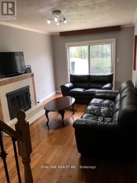 35 Springhead Garden, Richmond Hill, Ontario  L4C 5C1 - Photo 4 - N13914760