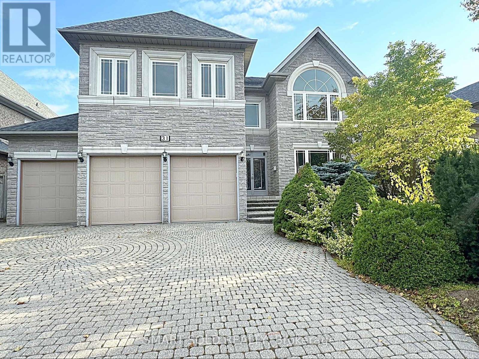 31 Black Walnut Crescent, Richmond Hill, Ontario  L4B 3S3 - Photo 2 - N13915316