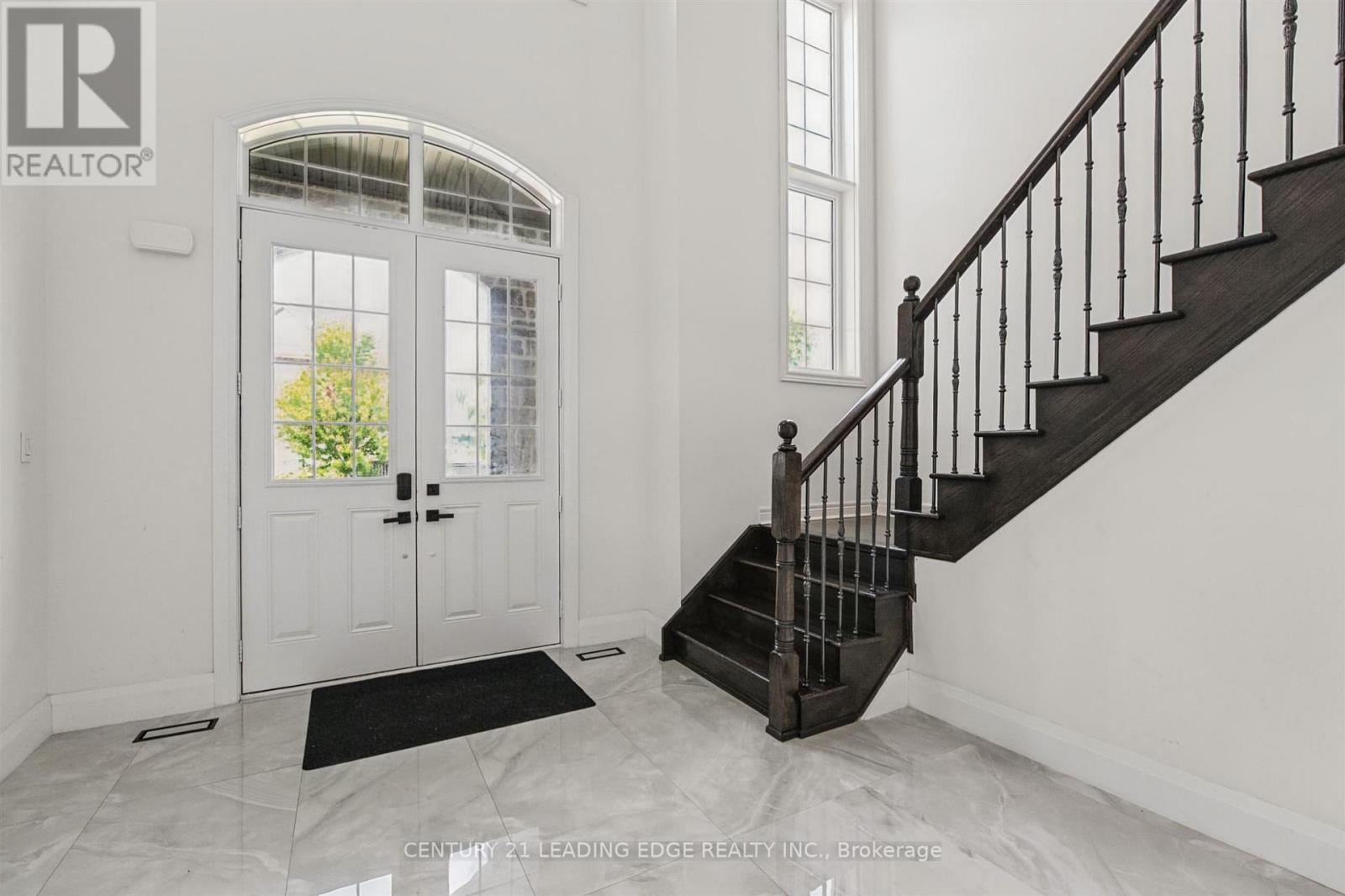 309 Gibson Circle, Bradford West Gwillimbury, Ontario  L3Z 0X2 - Photo 2 - N13917426