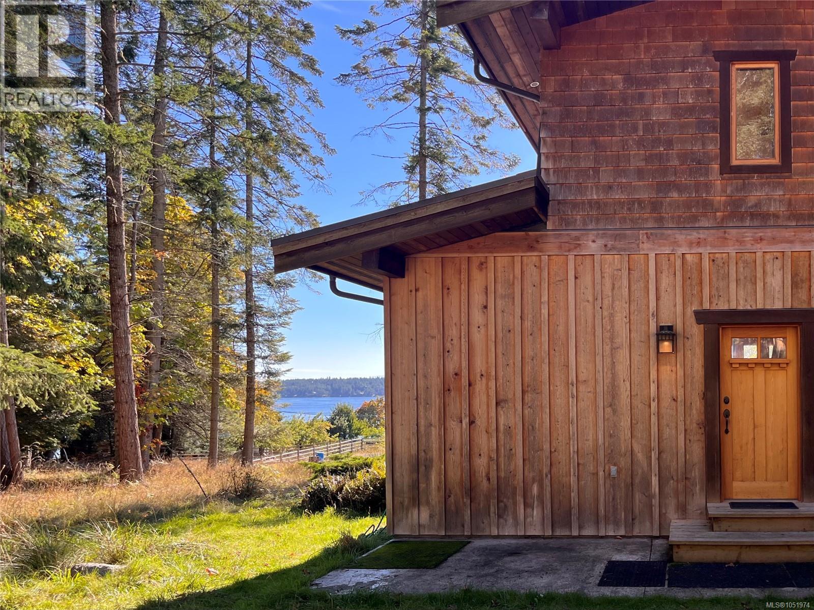 1955 Garland Dr, Gabriola Island, British Columbia  V0R 1X6 - Photo 2 - 1051974