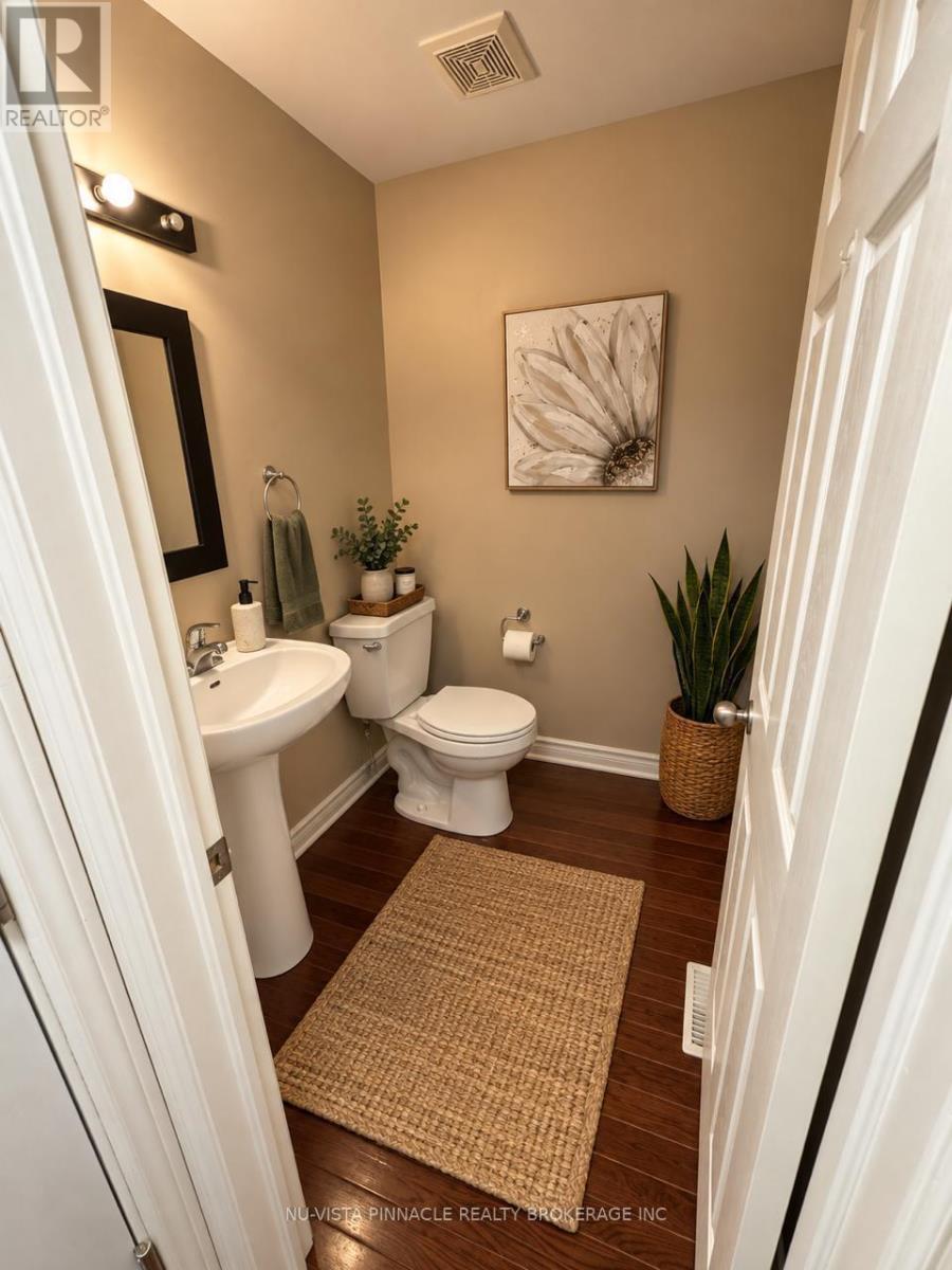 2537 (Upper) Meadowgate Boulevard, London South, Ontario  N6M 1L8 - Photo 10 - X13924012