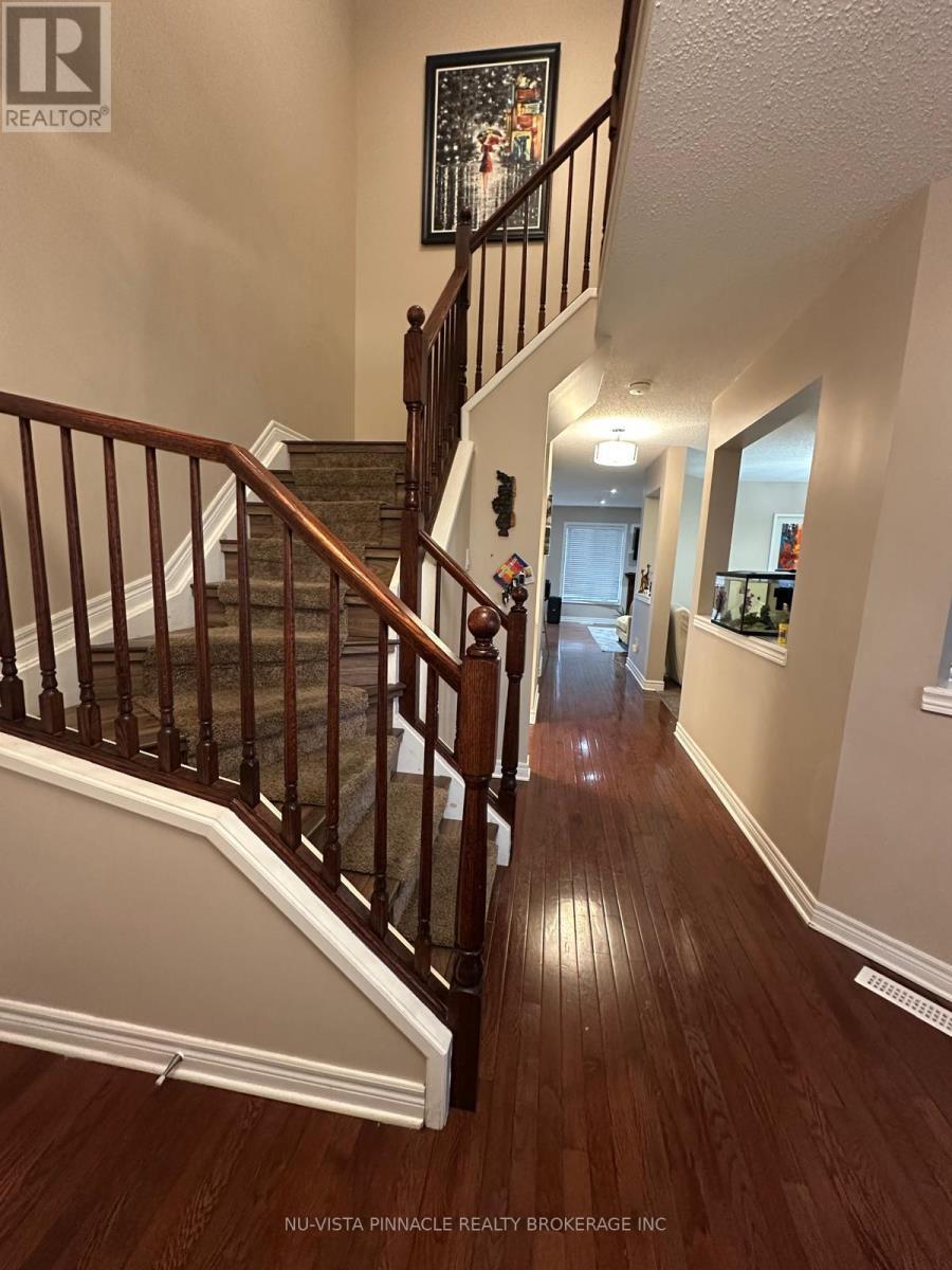2537 (Upper) Meadowgate Boulevard, London South, Ontario  N6M 1L8 - Photo 4 - X13924012